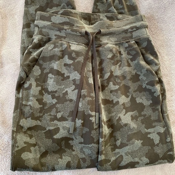 Lululemon Ready to Rulu Joggers - Picture 5 of 13